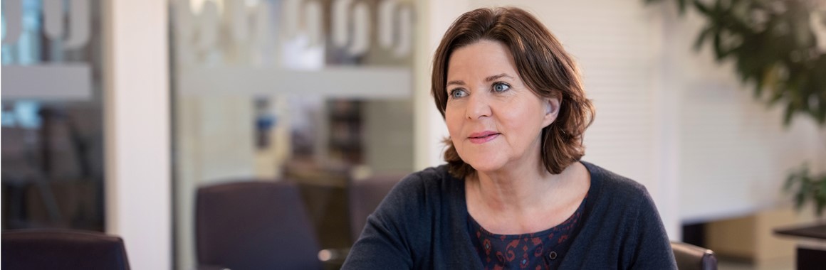 Likestillings- og diskrimineringsombud Hanne Inger Bjurstrøm på kontoret.